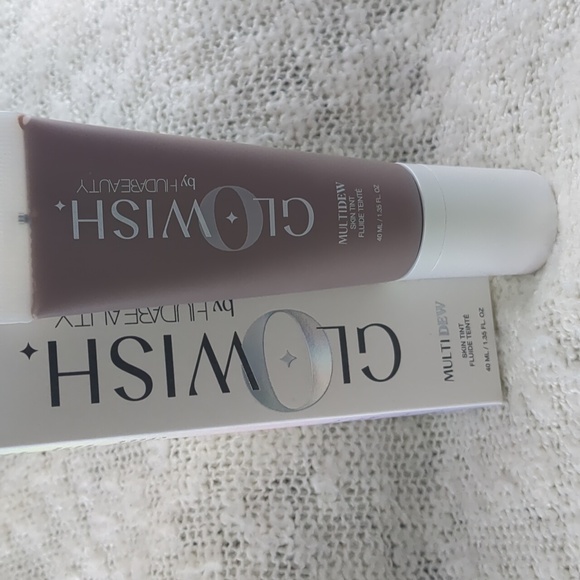 HUDA BEAUTY GloWish Multidew Tint Foundation in DEEP 11, 40ml/1.35fl oz - Picture 13 of 13